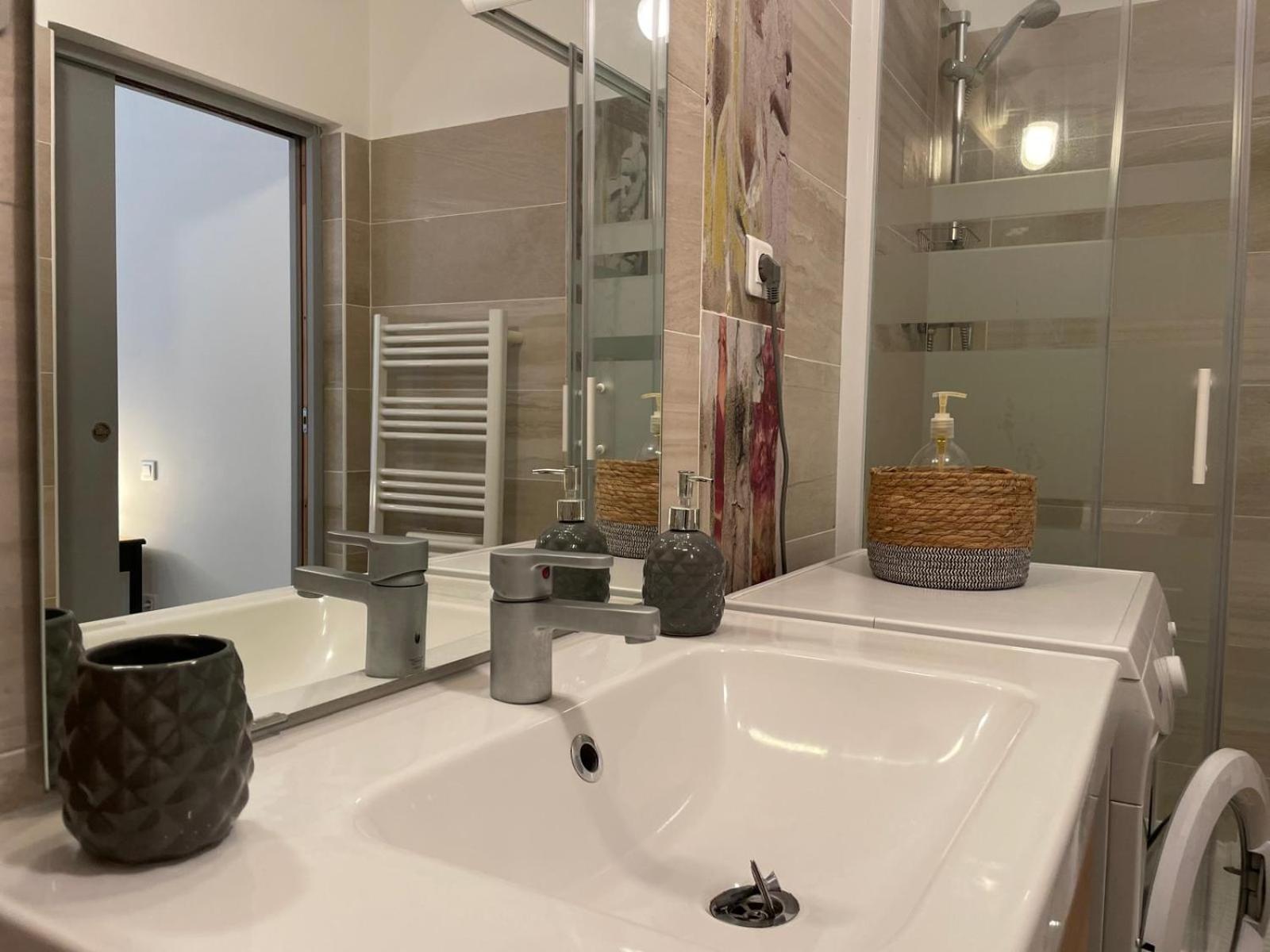 Joli Appartement Hypercentre T2, Classe Meuble De Tourisme 3 Avec Parking Gratuit Безьє Екстер'єр фото